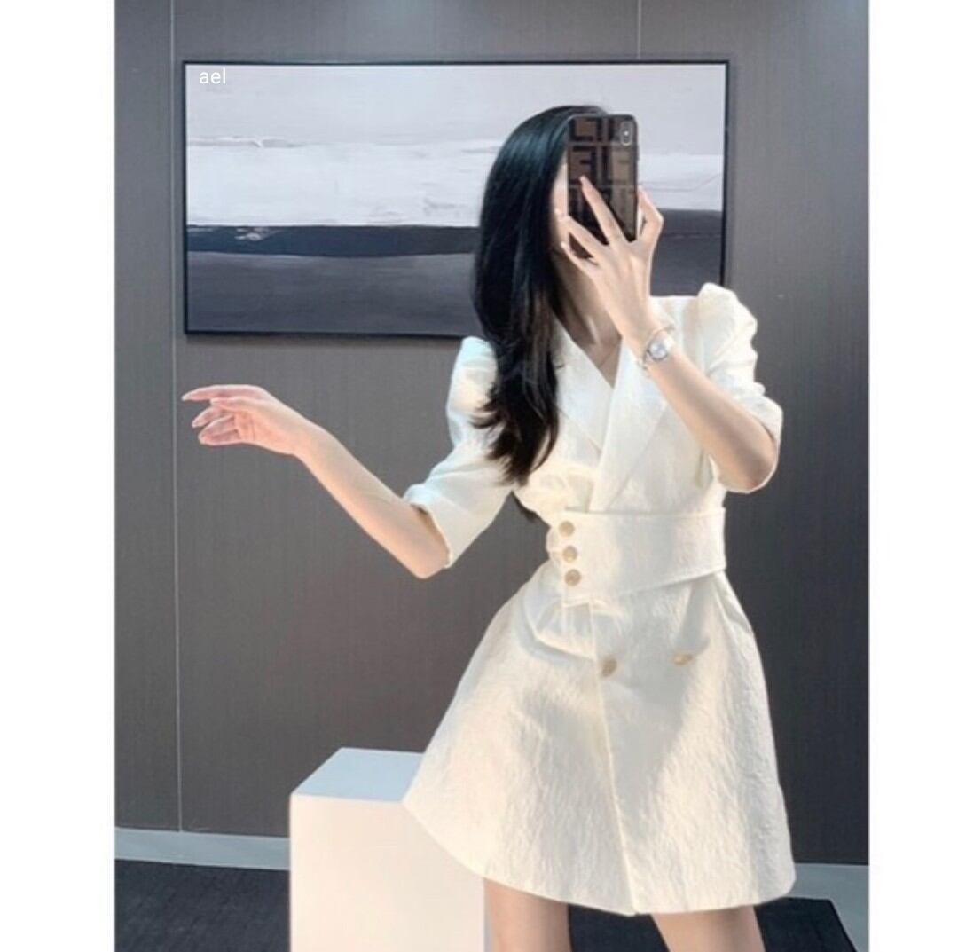 Đầm cổ vest vải gấm

freesize dưới 54 kg