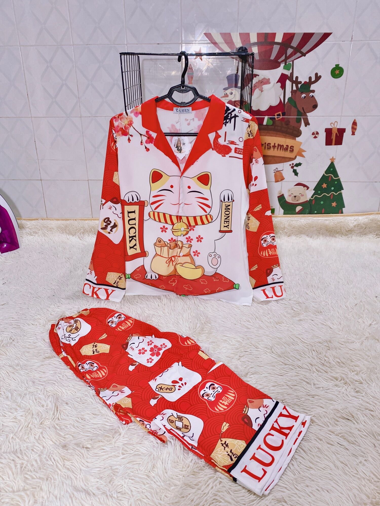 Bộ Pịama Lụa Thiết Kế hình Mèo Thần Tài