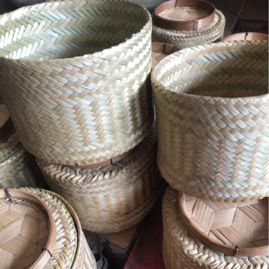 1 hộp đựng xôi bằng tre đan tay ( khẩu ép)