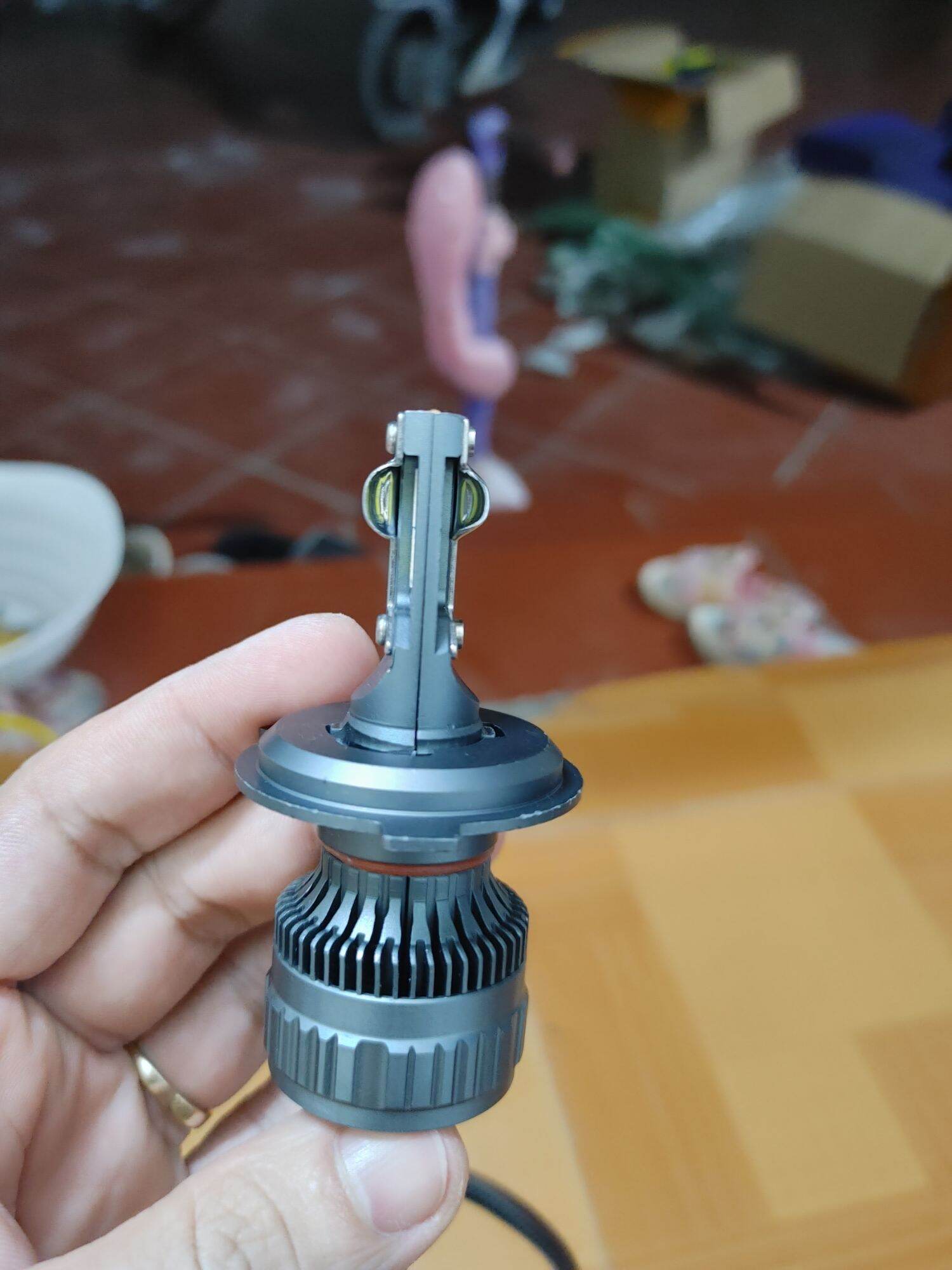 Led j5 h4 35w 2023 chip 6 tim 12v-24v giá rẻ giá 1 bóng