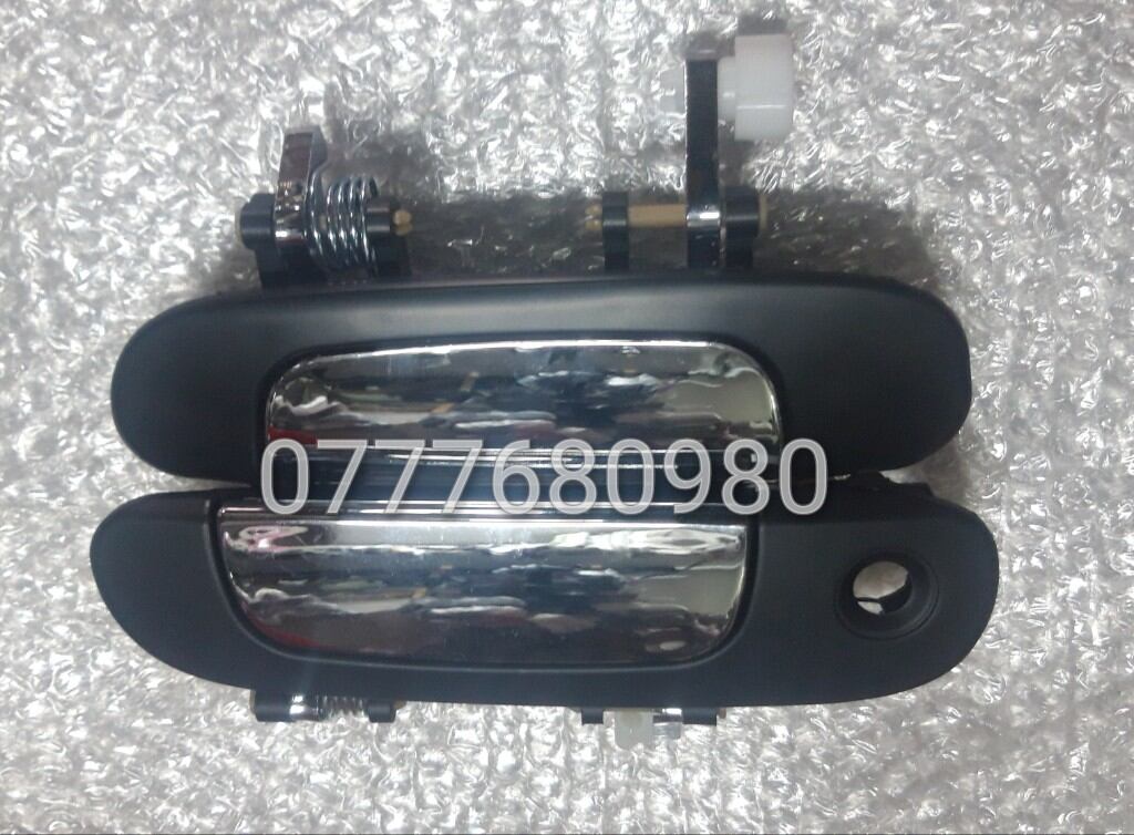 Tay mở cửa ngoài ford laser