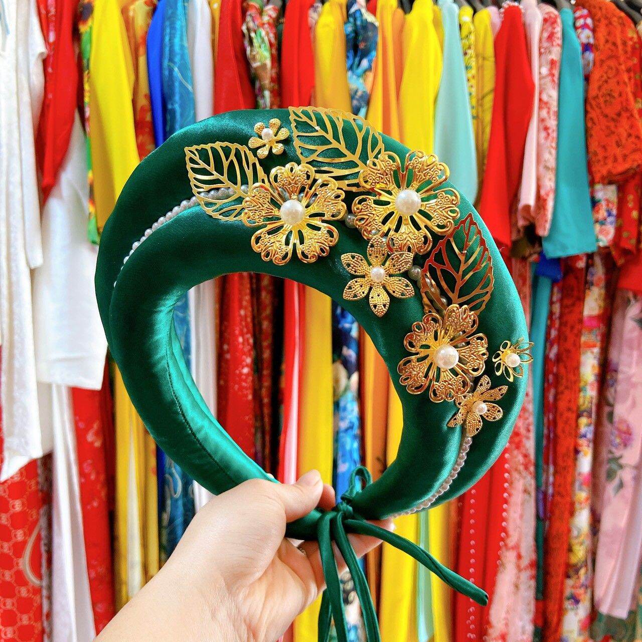 mấn cô dâu 2 tầng sang chảnh đủ màu