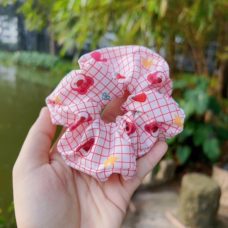 CỘT TÓC SCRUNCHIES GẤU DÂU LOTSO