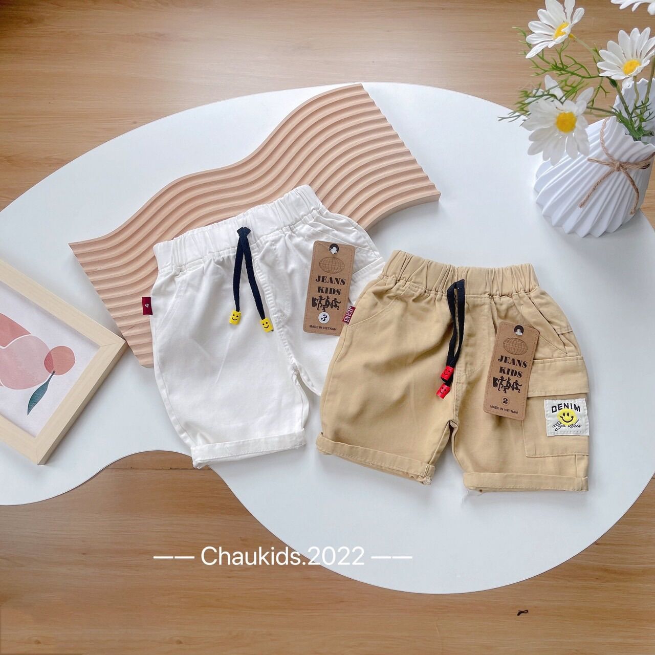 Quần sooc kaki thêu tem xịn sò