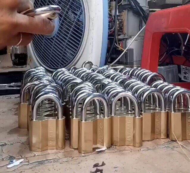 Combo 4 ổ khóa việt tiệp dùng chung 1 chìa ( loại 5 phân , khóa giữ chìa , gồm 4 chìa sơ cua )