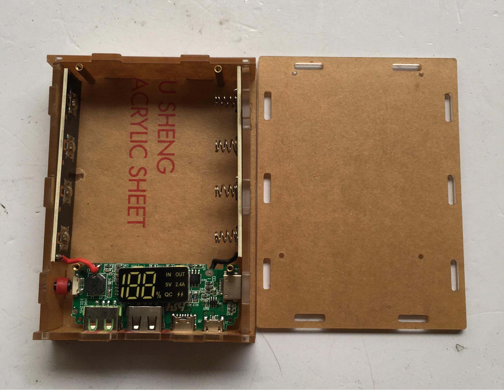 Box sạc dự phòng lò xo 4 cell mica 18650