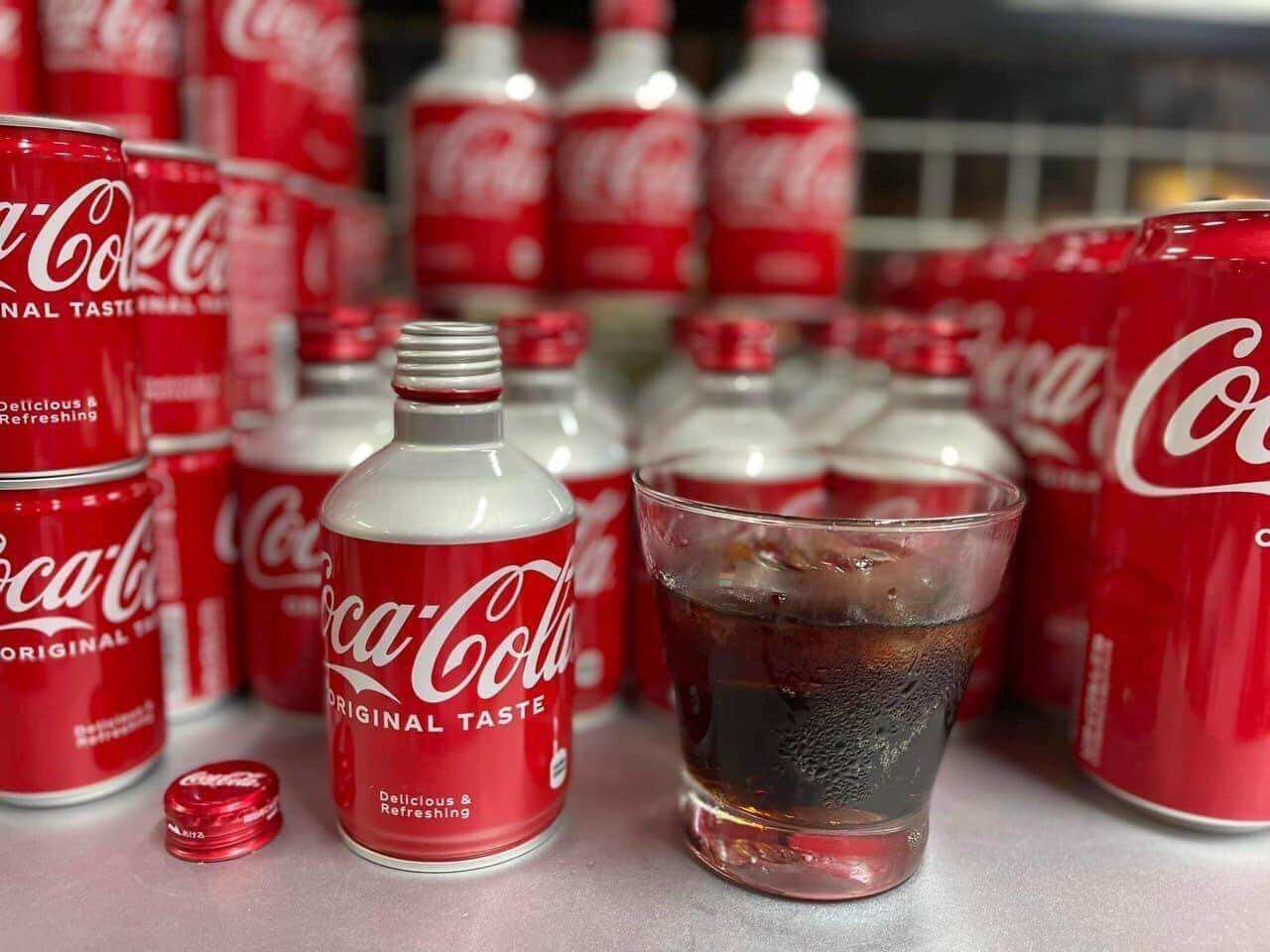 24 chai Coca chai nhôm nắp vặn 300ml Nhật Bản.