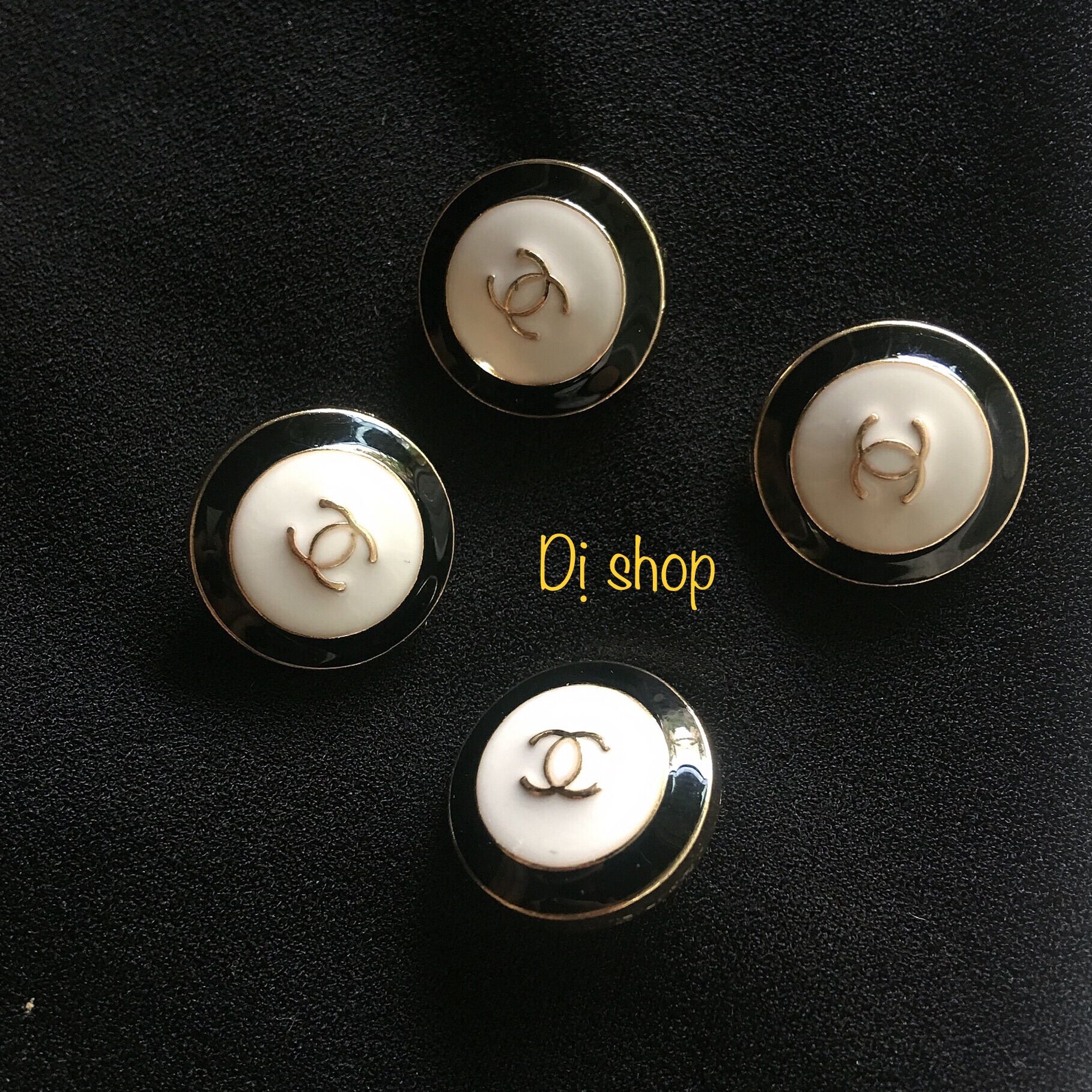 1 nút kim loại thương hiệu size 2cm