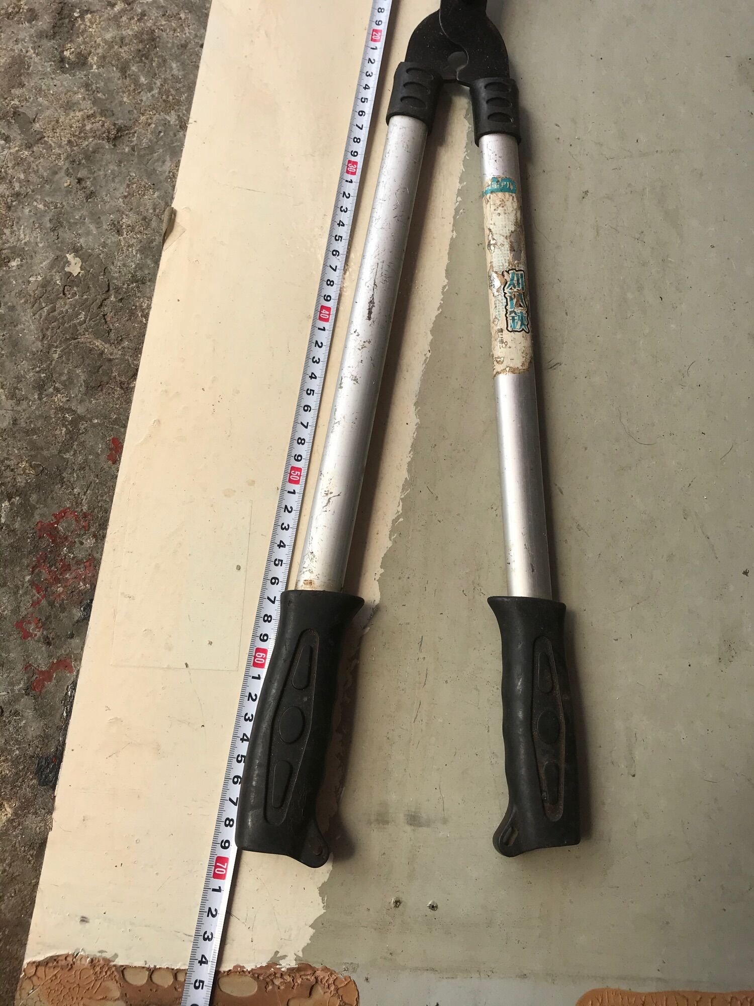 kéo tỉa hàng rào