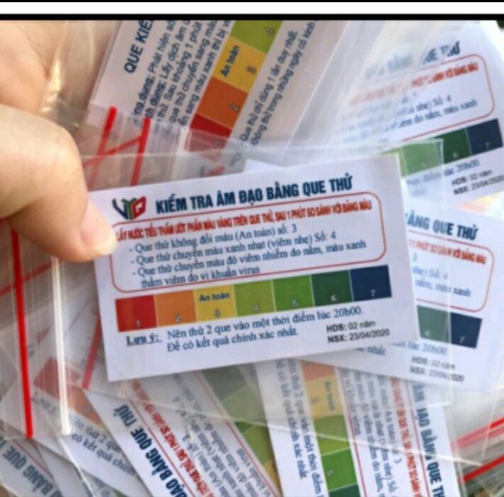 Que kiểm viêm âm đạo tặng kèm cốc