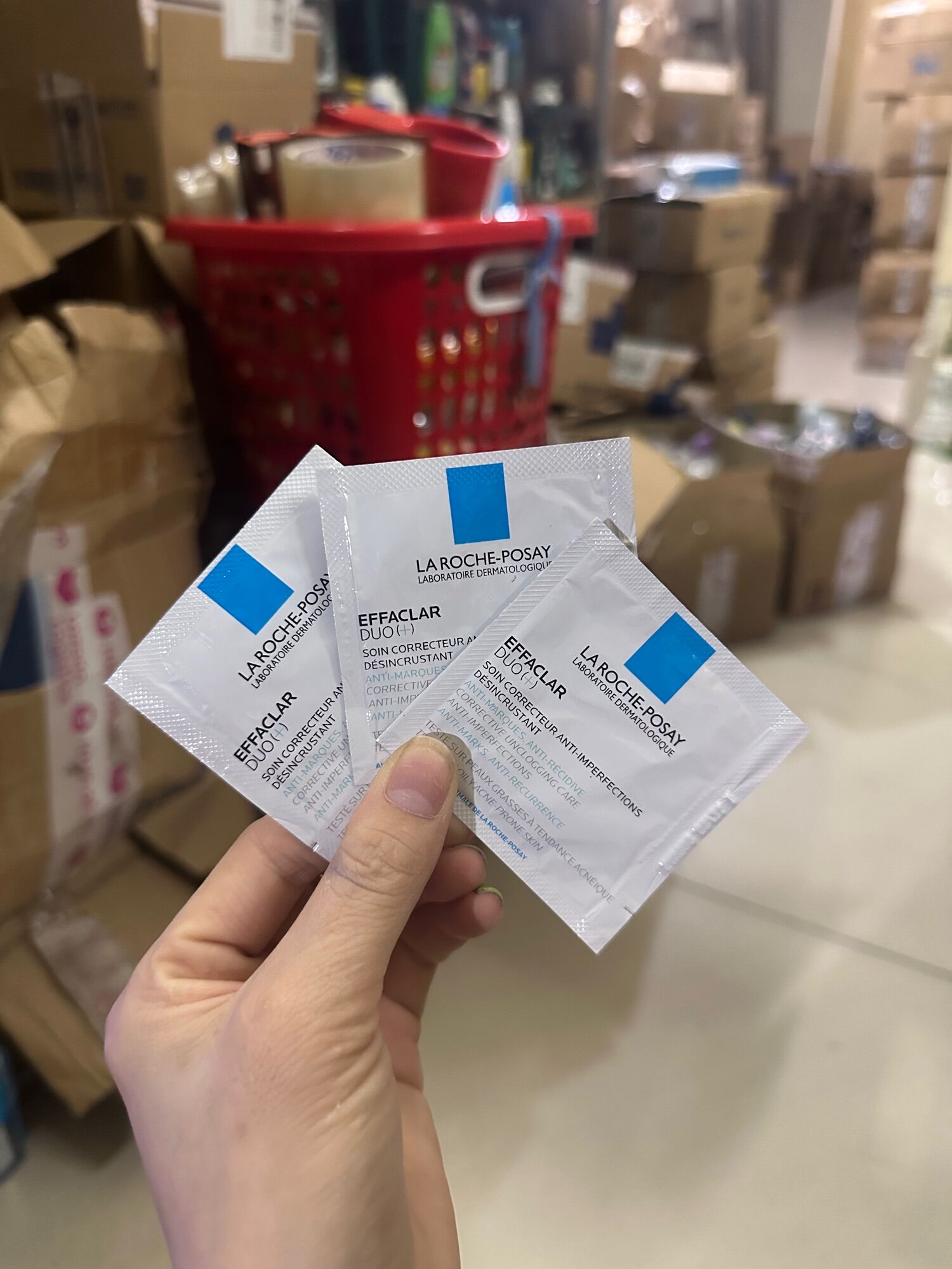 Combo10 GÓI =20ml LA ROCHE POSAY DOU+ (KEM DƯỠNG DA SẠCH MỤN VÀ VẾT THÂM) 20ml/10 gói