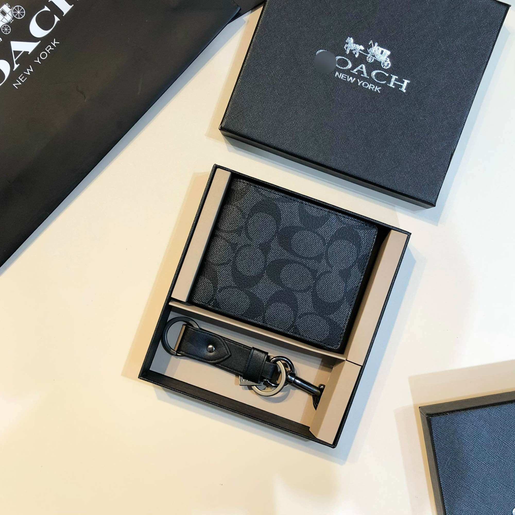 Ví C0ach nam full box tặng kèm móc khoá