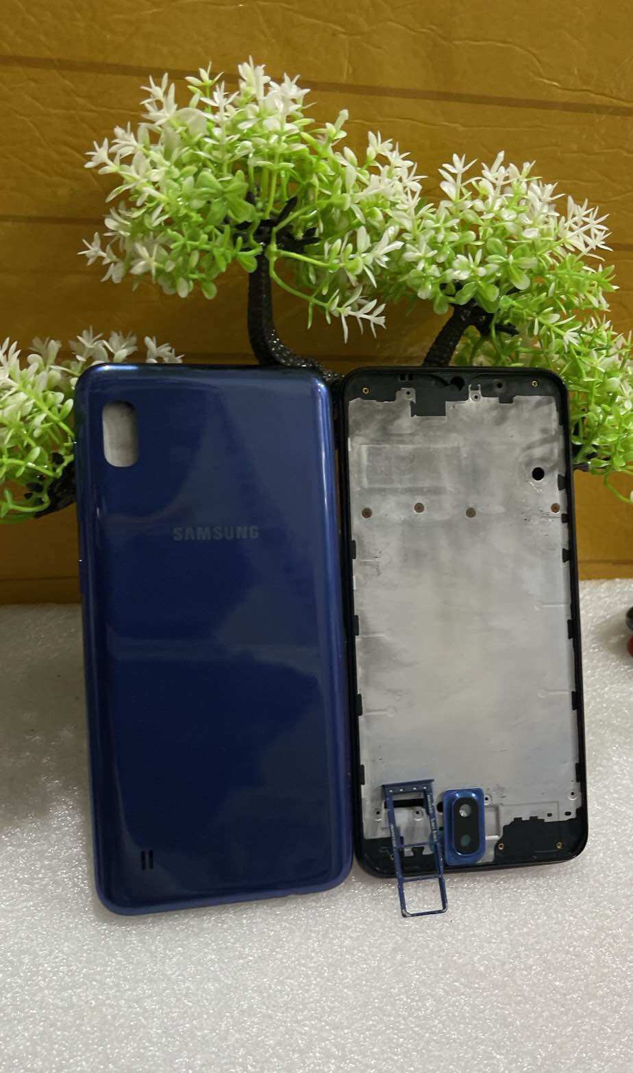 Vỏ Sam sung A10 full bộ có luôn kính camera sau với khay sim