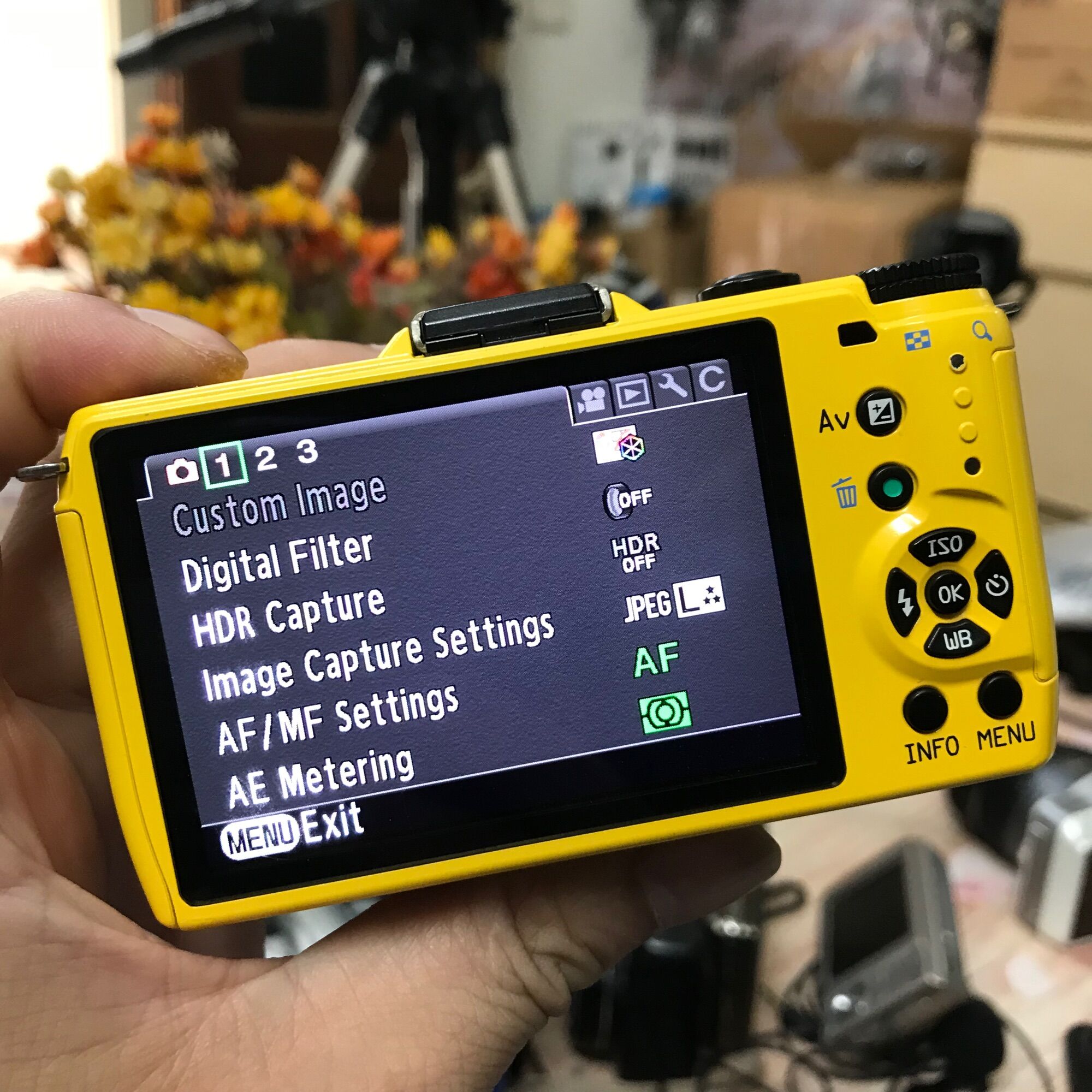 Pentax Q7 kèm ống kính 5-15