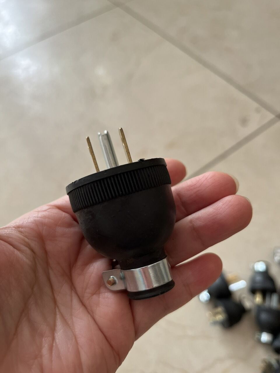 Phích 3 chân máy phát điện nhật bãi.