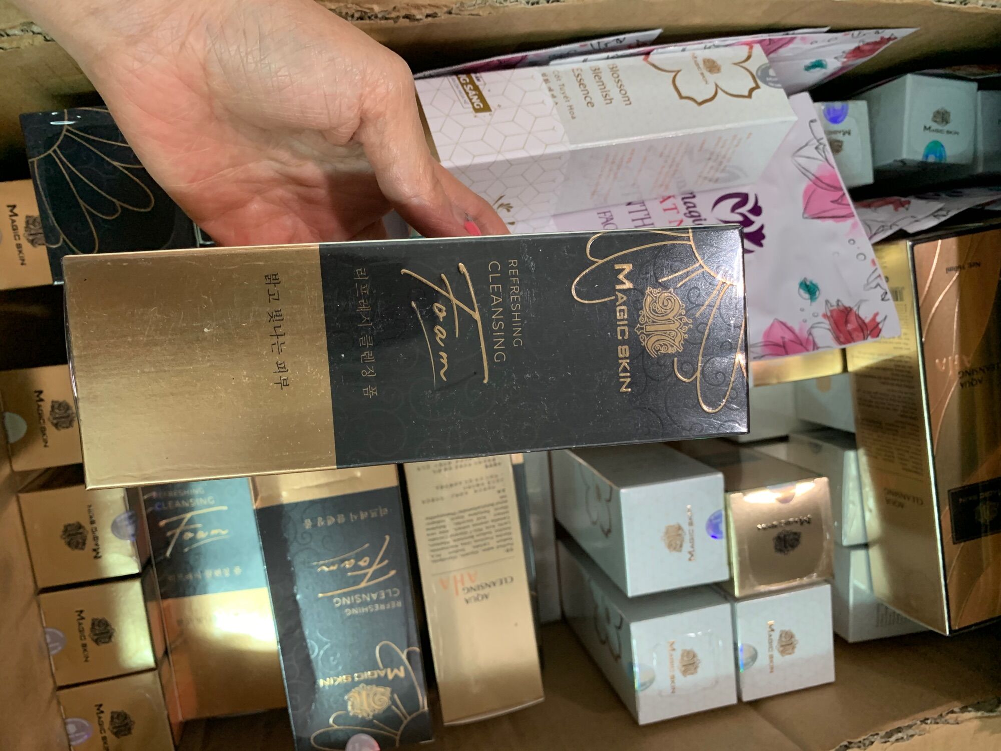 Sữa rửa mặt Bọt biển Magic Skin