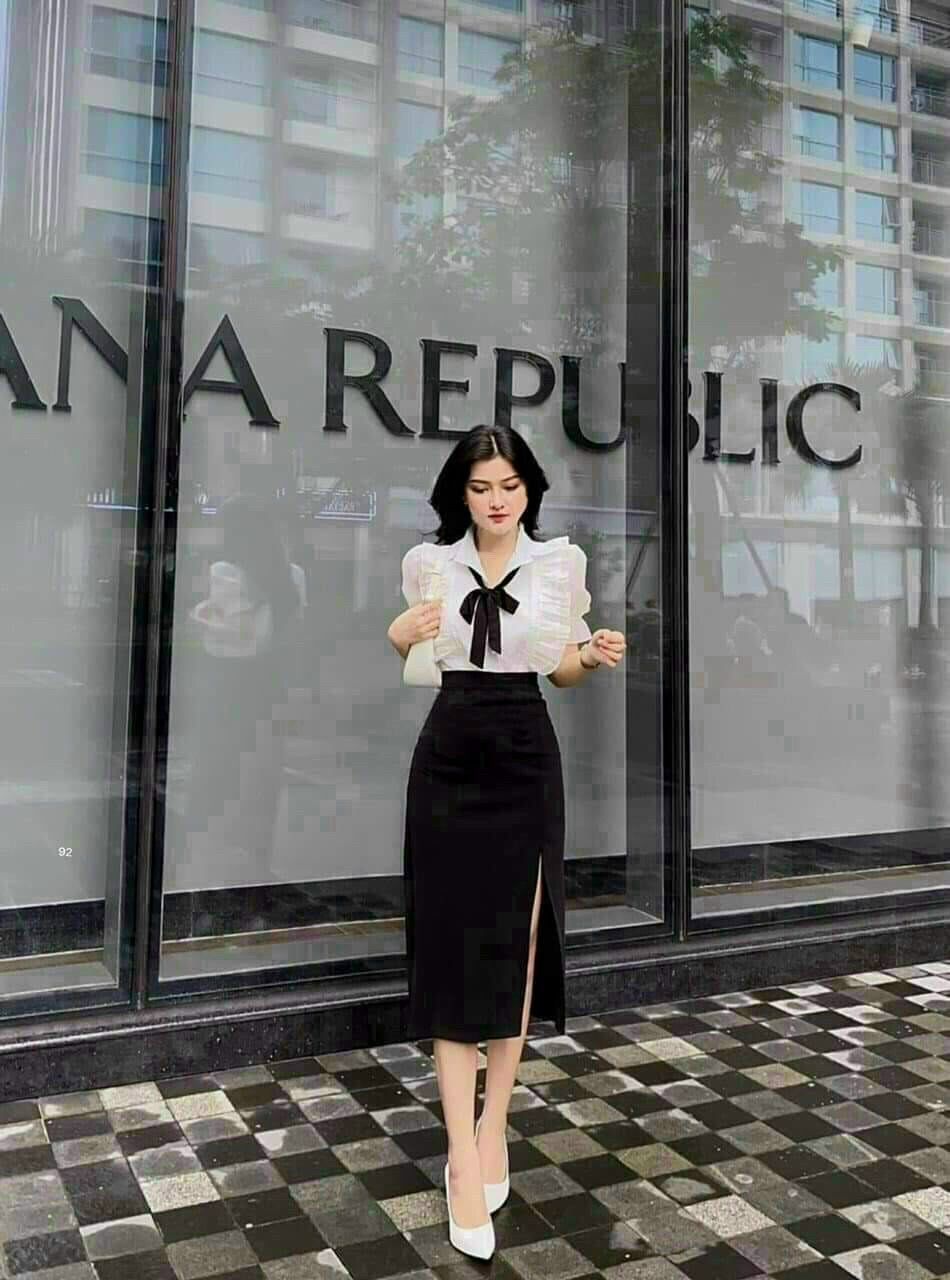 Set áo sơ mi nút cài cổ đứng phối nơ và chân váy dài xẻ tà