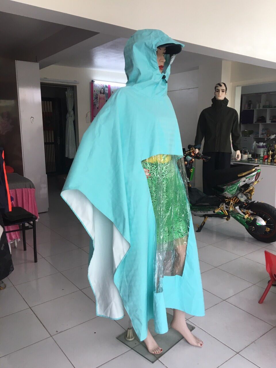 Áo mưa cánh dơi