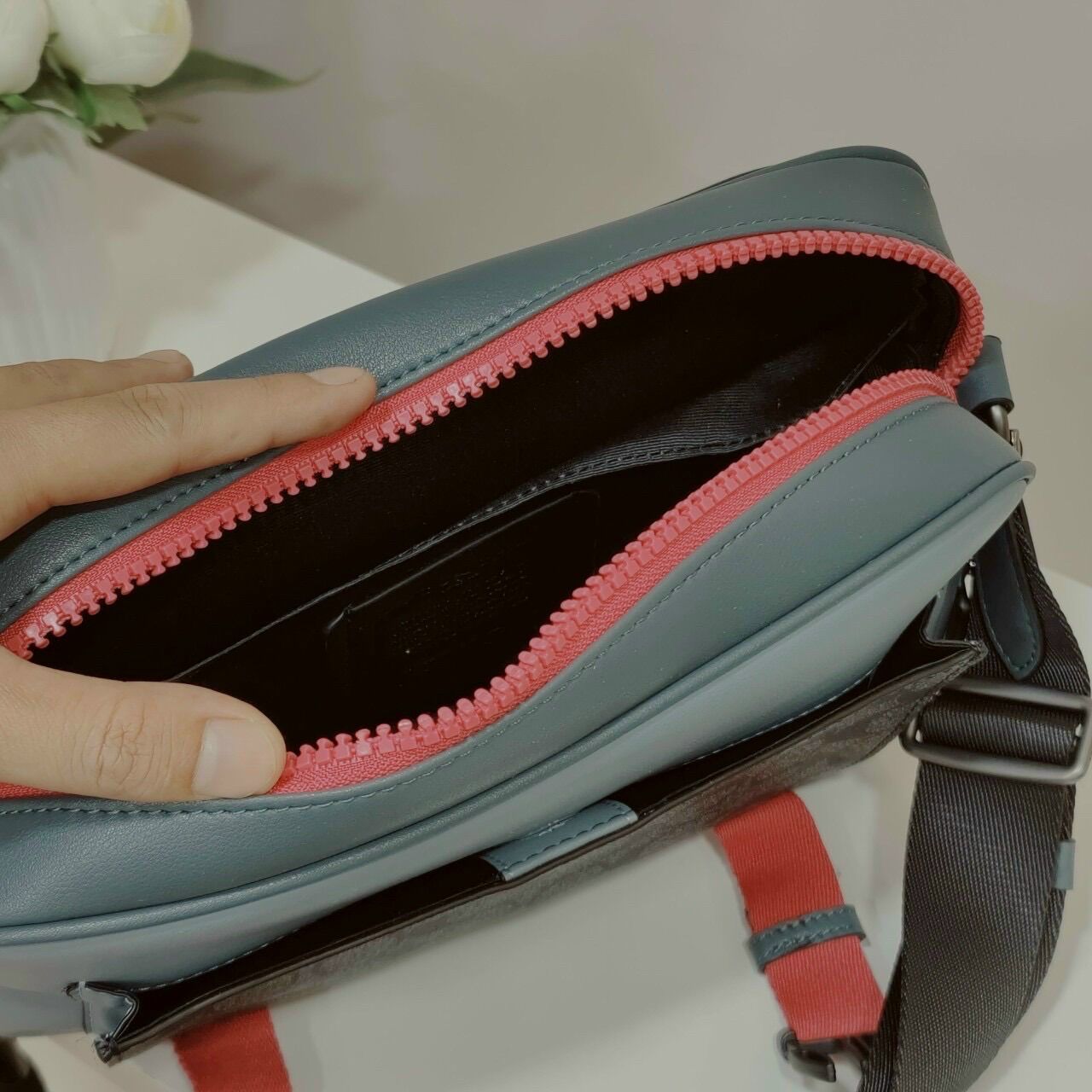 Túi đeo chéo nam Coach Track Crossbody