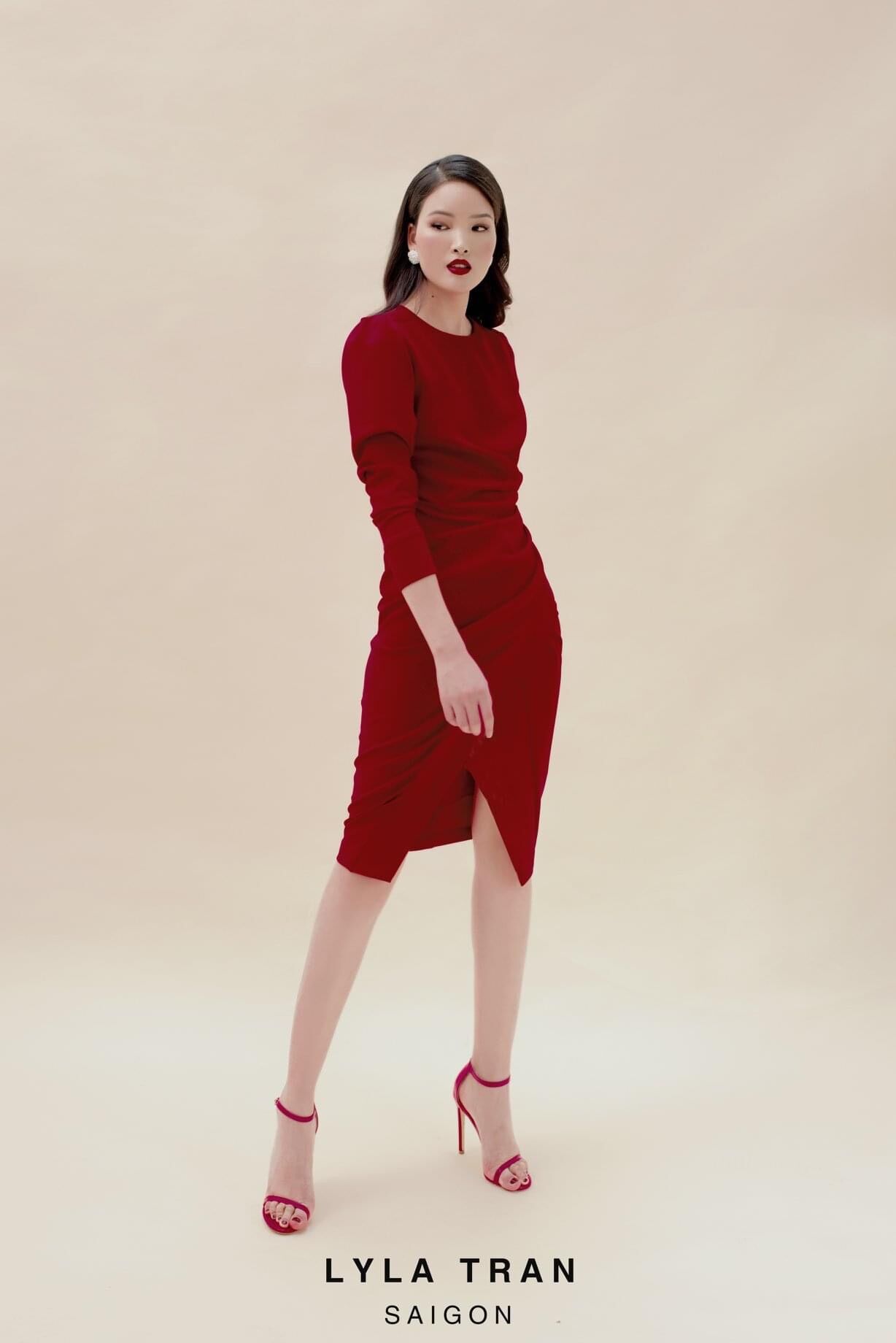 Đầm tay dài xếp ly tạo eo nhỏ màu đỏ/trắng (SCARLET)