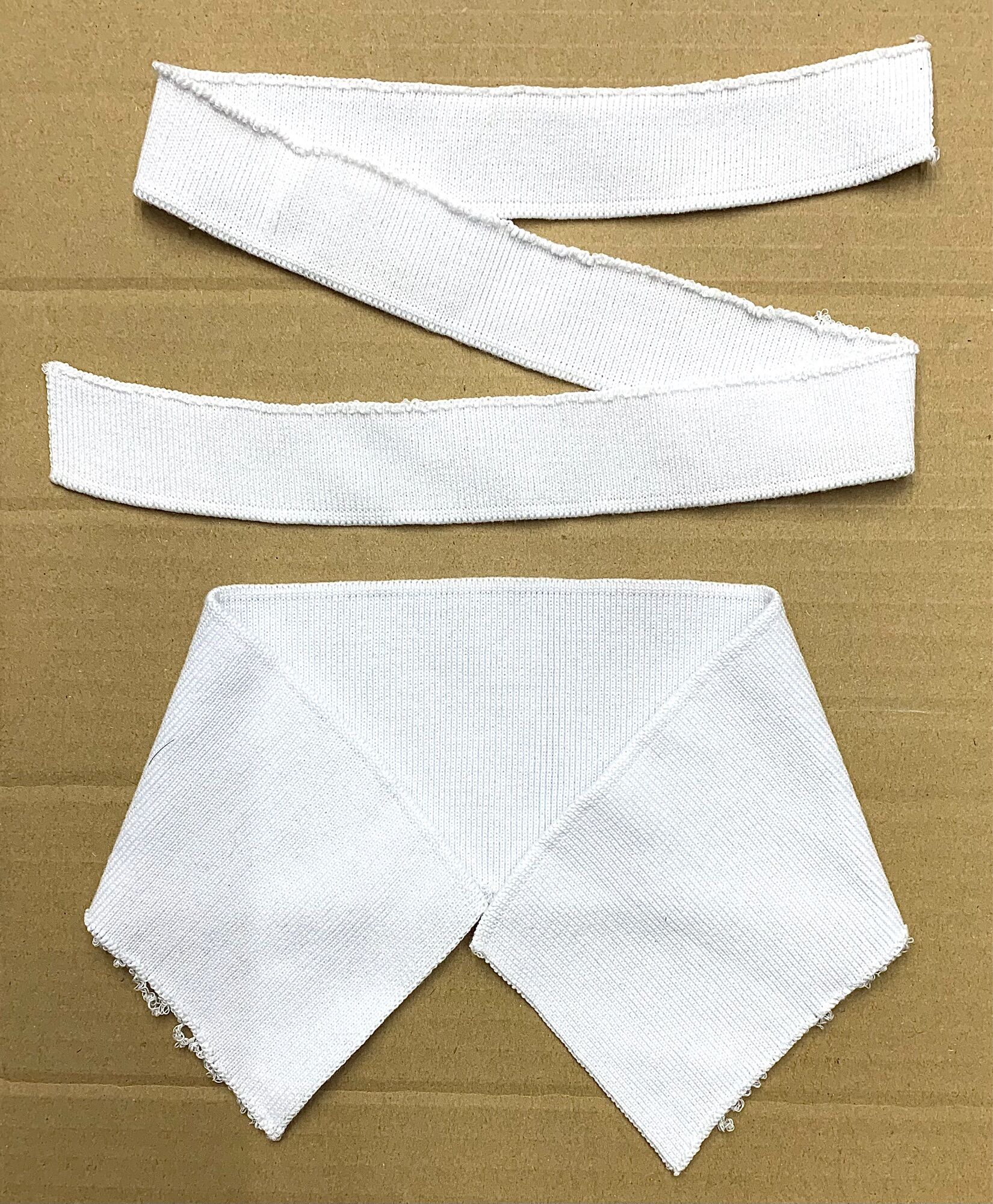 Bộ bo cổ và tay áo thun polo.