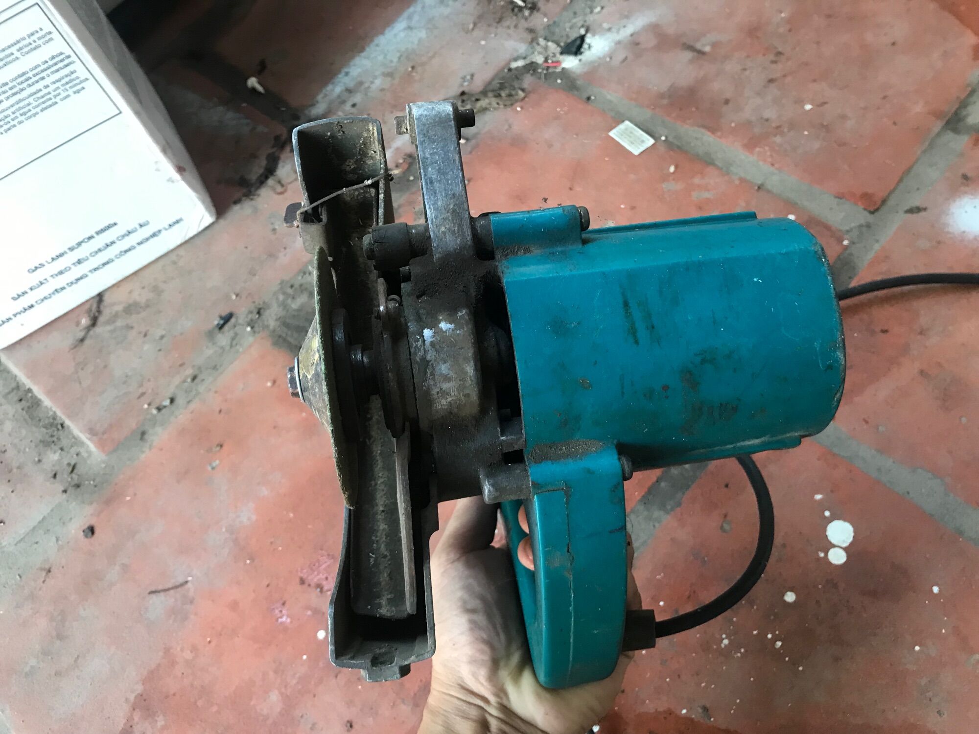 Máy cắt makita nhật bãi 100 v dùng ngon