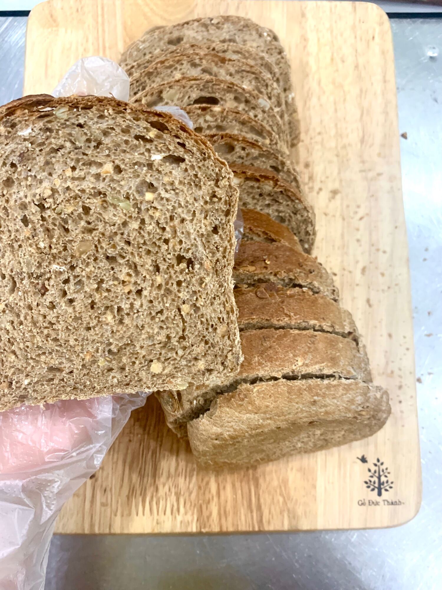 Bánh mì ngũ cốc nguyên cám - Whole wheat cereal bread