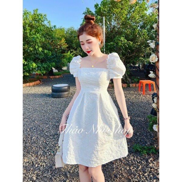 VÁY GẤM HOA LY CỔ VUÔNG SẴN HÀNG