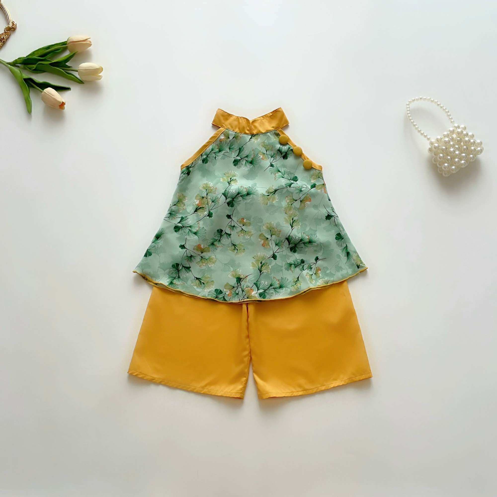 Sét yếm hoa đỏ nhím xù kids cho bé gái 1 tuổi đến 8 tuổi s033