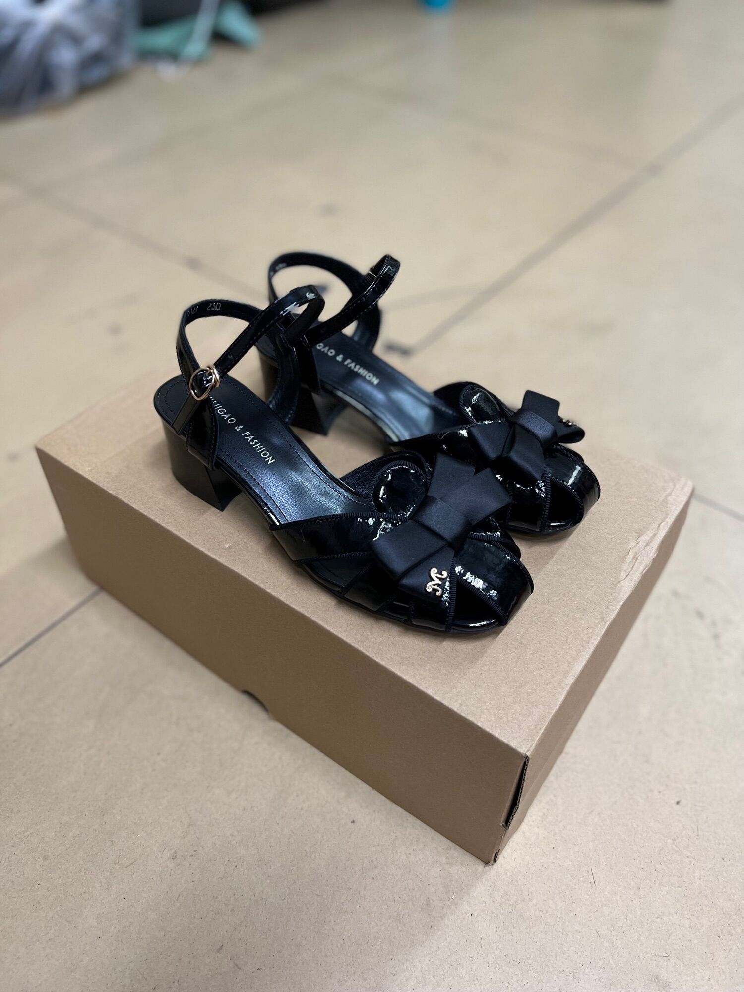 Sandan giọ miu miu hàng QC fullbox