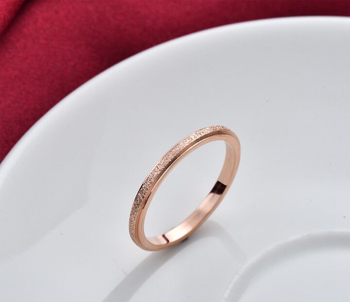 Nhẫn titan phun cát bảng mỏng không đen