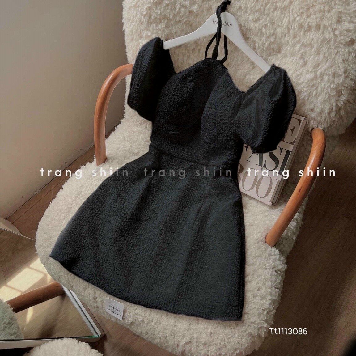 Đầm xốp cổ yếm tay phồng 2 màu