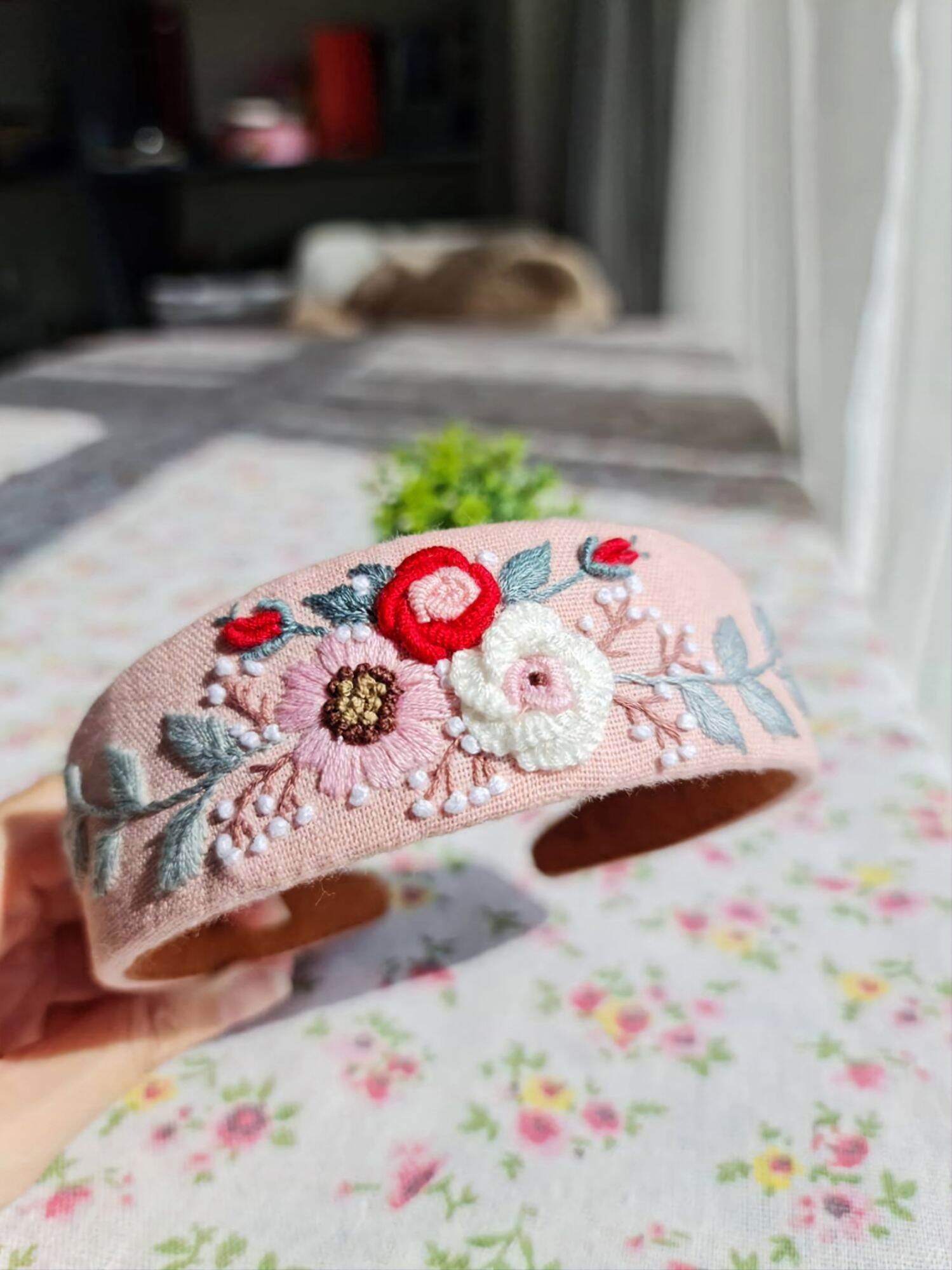 Bờm Thêu Tay Thủ Công Handmade - Pong Embroidery