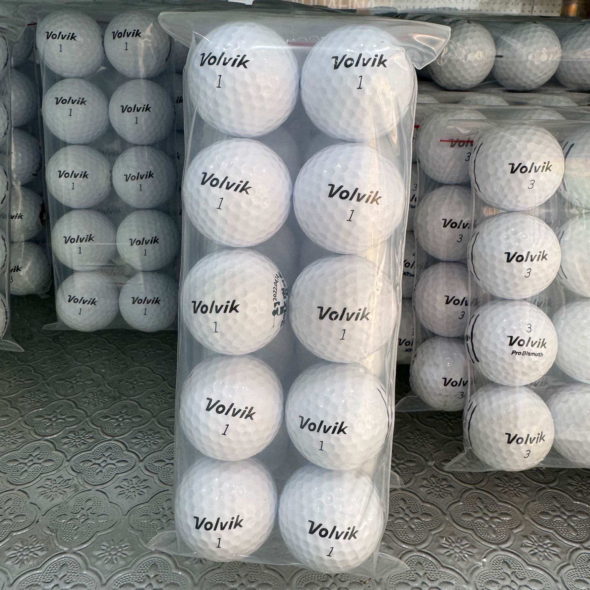 Bóng golf Volvik màu trắng độ mới 99% (Combo 10 quả)