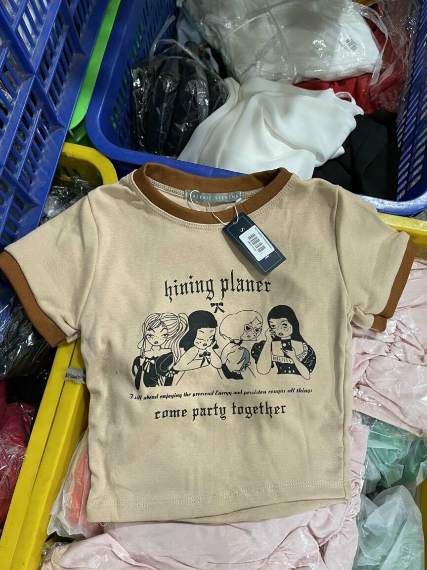 Áo croptop phối viền hinning planet UN