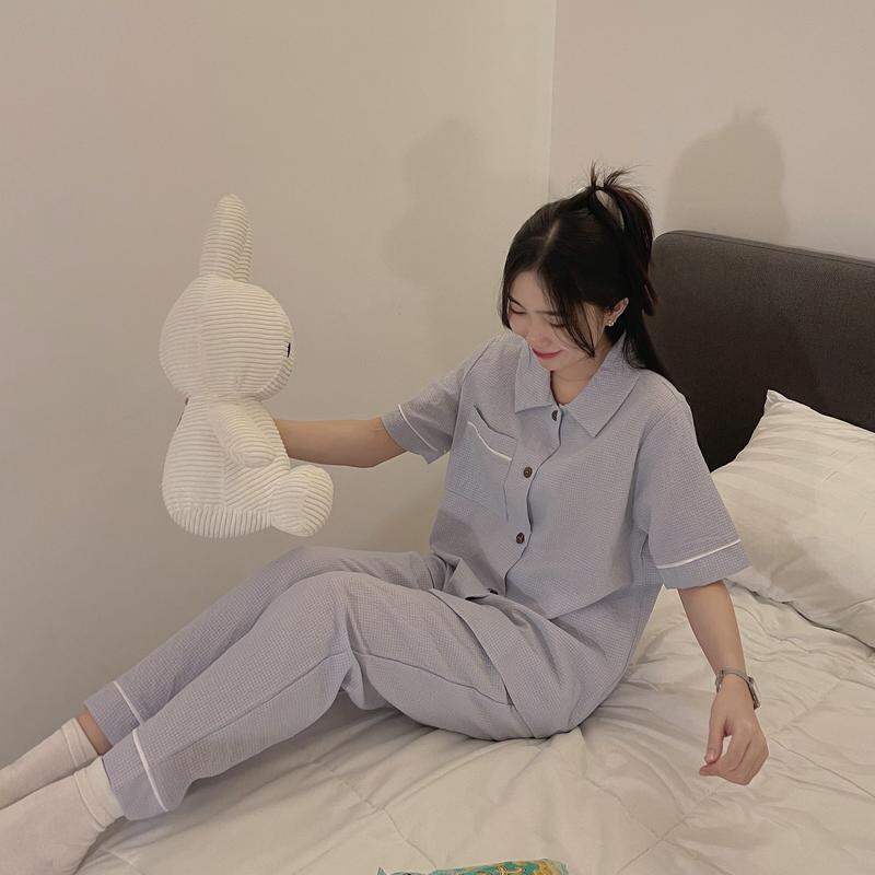 Sét bộ pyjama kẻ tay cộc quần dài.