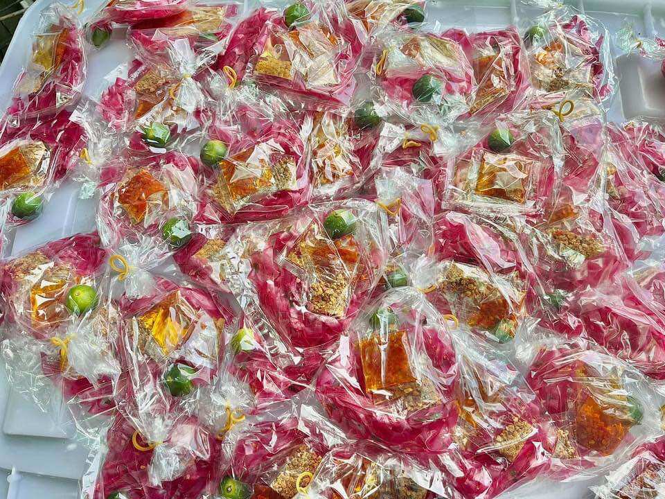 Bánh tráng dẽo sợi thanh long
