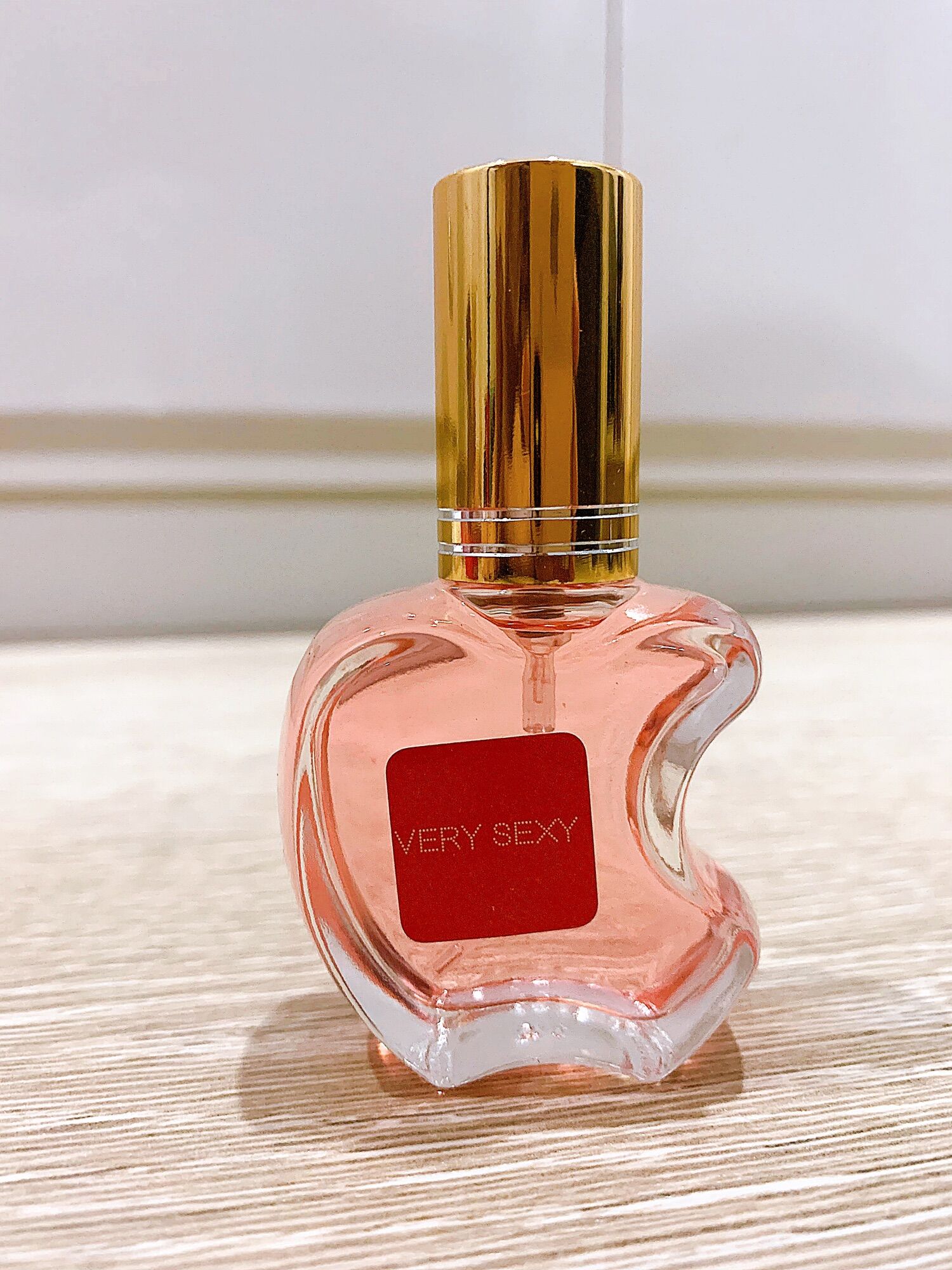 Nước Hoa Mini VERY SEXY 20ml (Mẫu Táo)