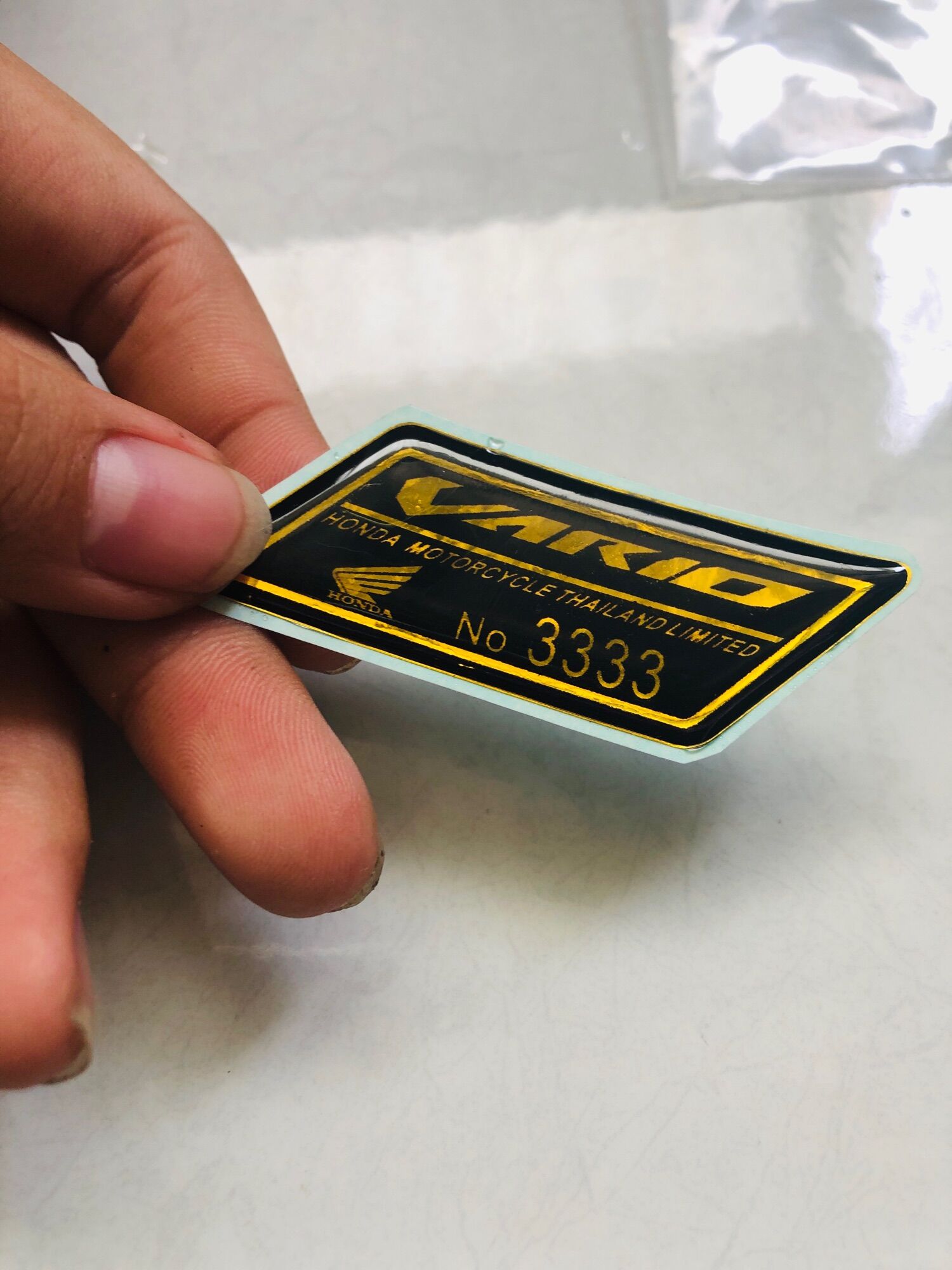 Logo Vario Giới Hạn Nổi