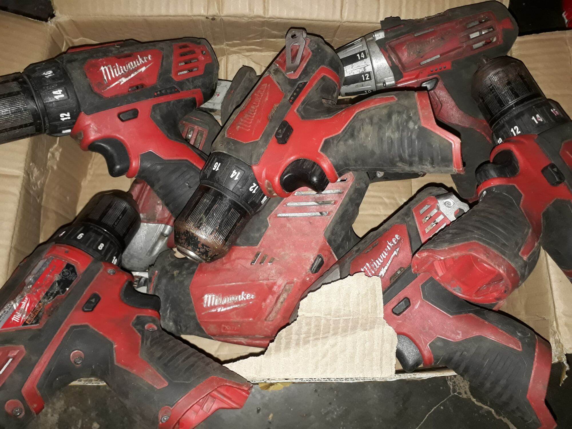 xac bulong góc Milwaukee M12