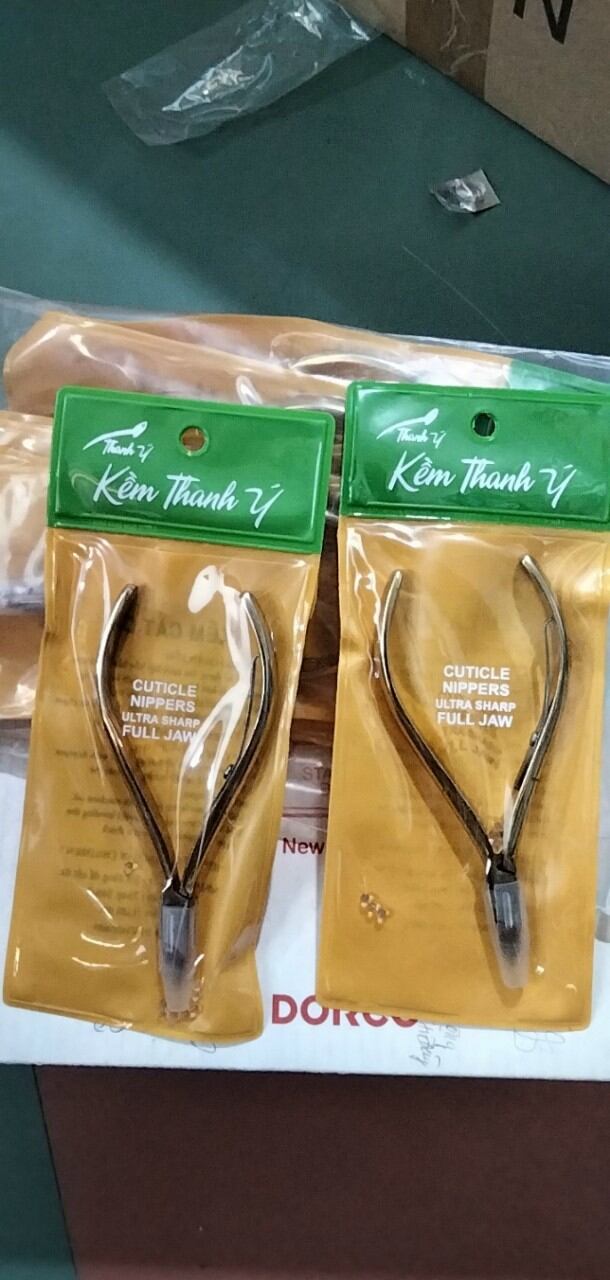 Kềm cắt da