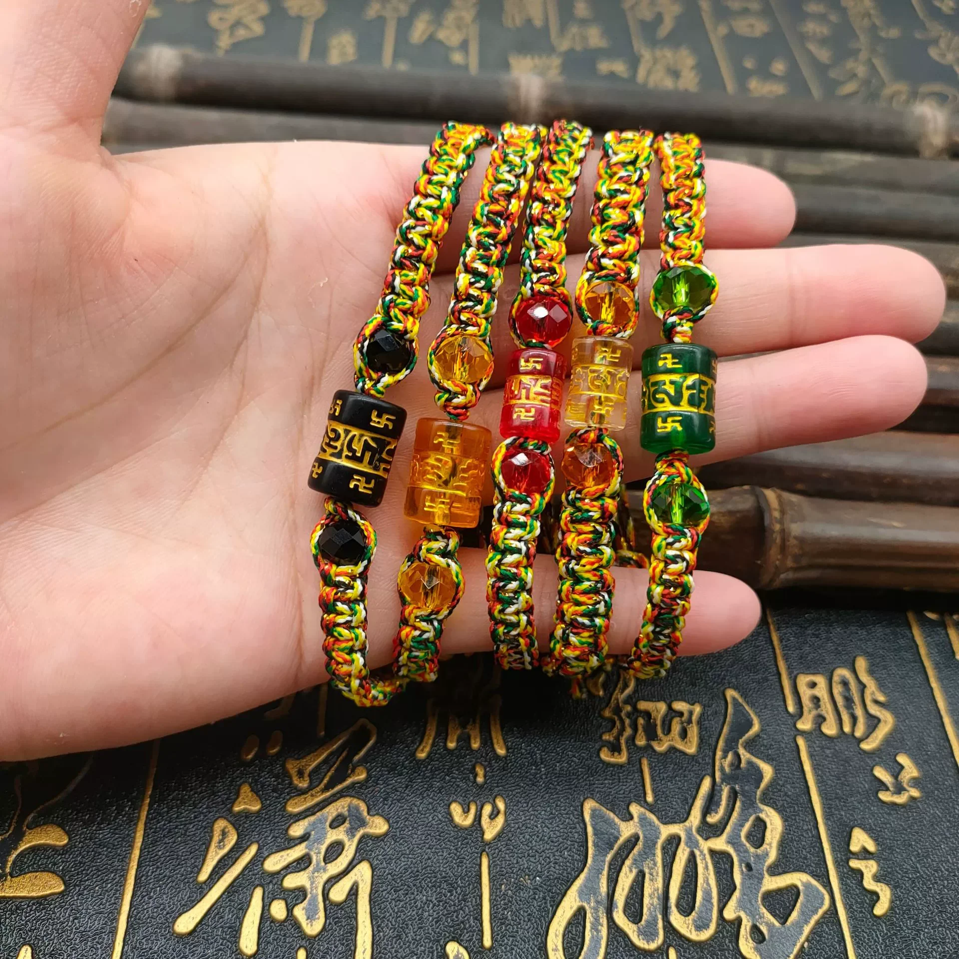 Vòng tay chỉ ngũ sắc Nepal