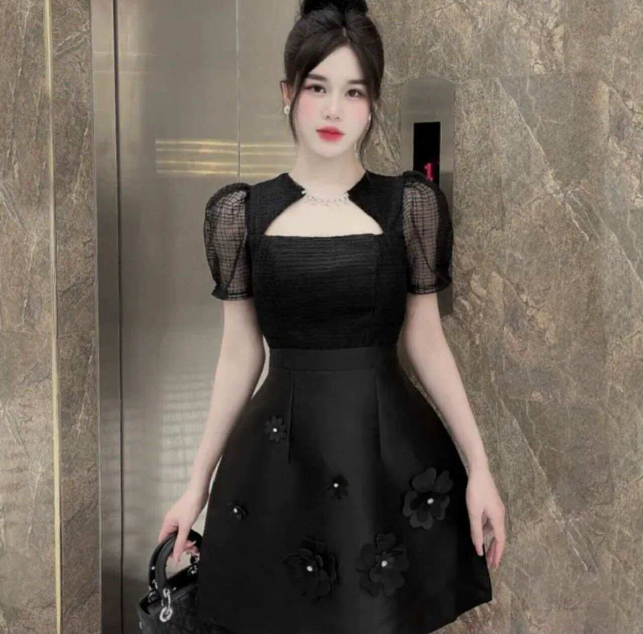 Đầm dự tiệc dáng xoè cổ đính đá siêu sang