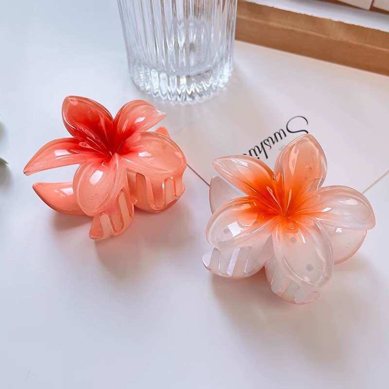 Kẹp tóc hoa sứ nữ càng cua xinh xắn