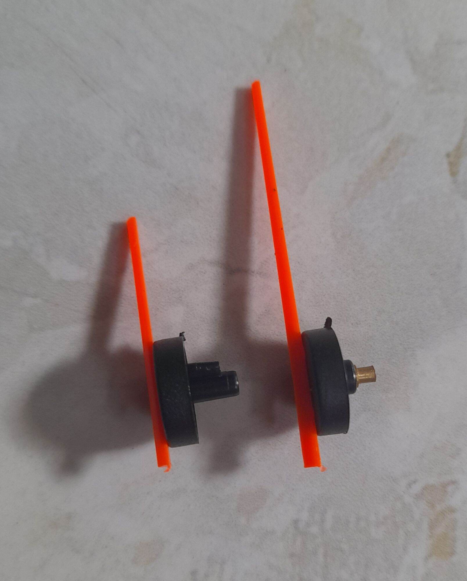 Kim đồng hồ và kim xăng xe Wave ( chân nhựa ).