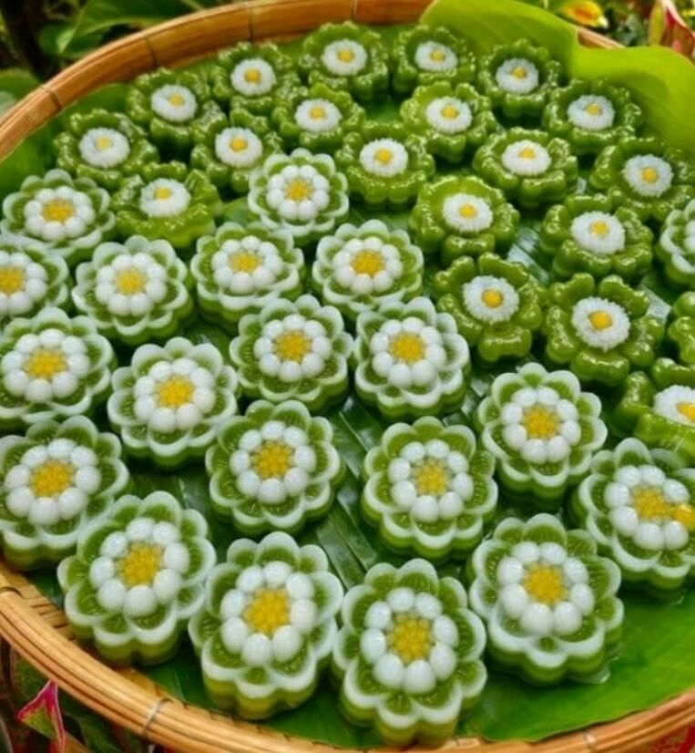 Bộ 10 Khuôn silicon 5cm sen tháp
