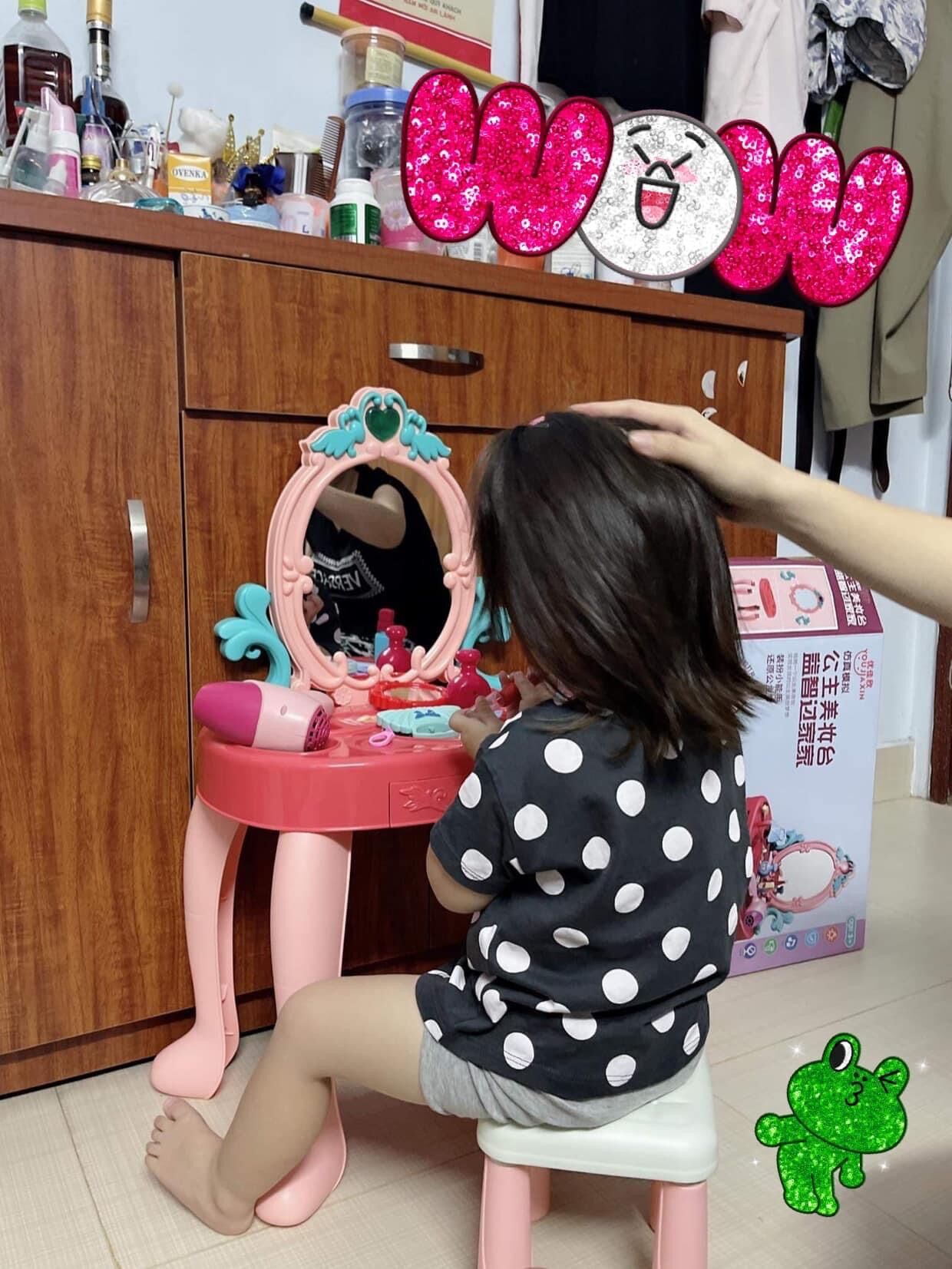 BỘ BÀN GHẾ TRANG ĐIỂM CHO BÉ GÁI MÀU HỒNG DỄ THƯƠNG