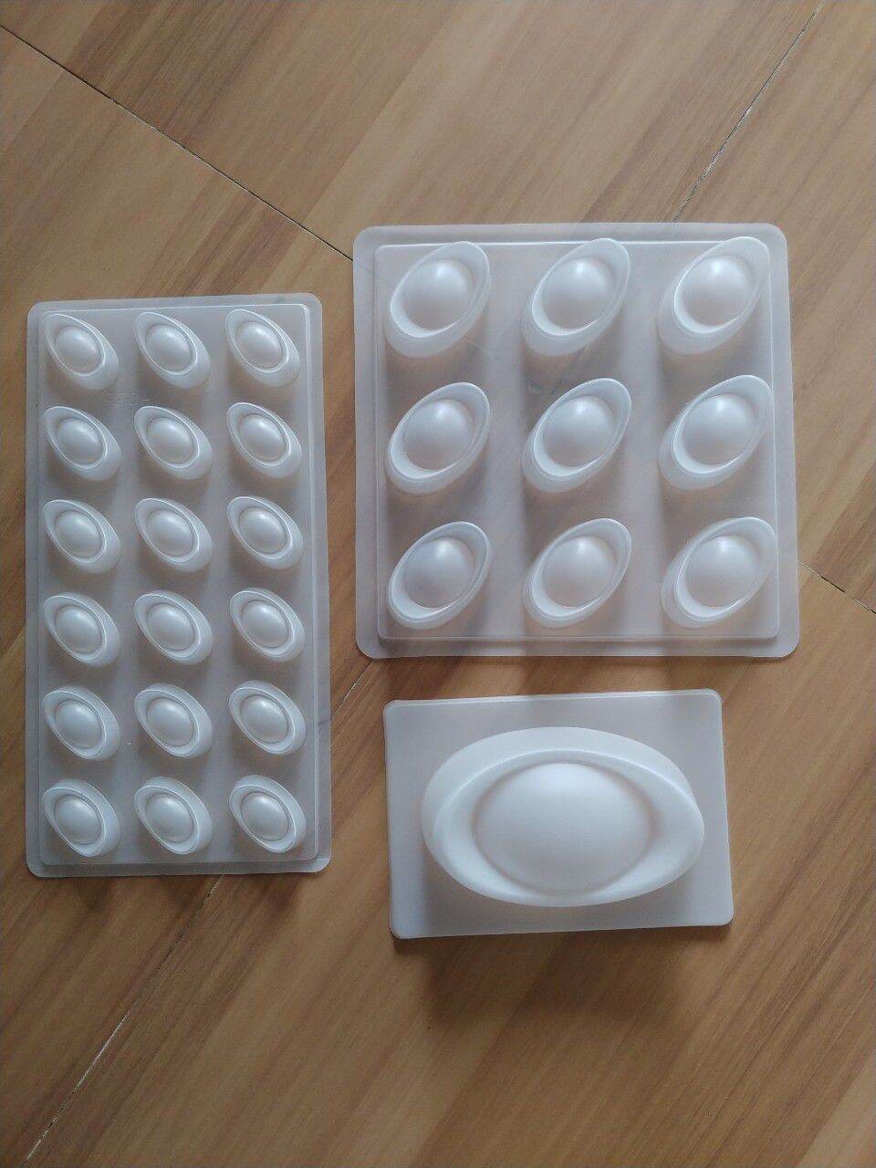 Bộ khuôn 18 hình thỏi vàng, 9 thỏi vàng và thỏi vàng lớn