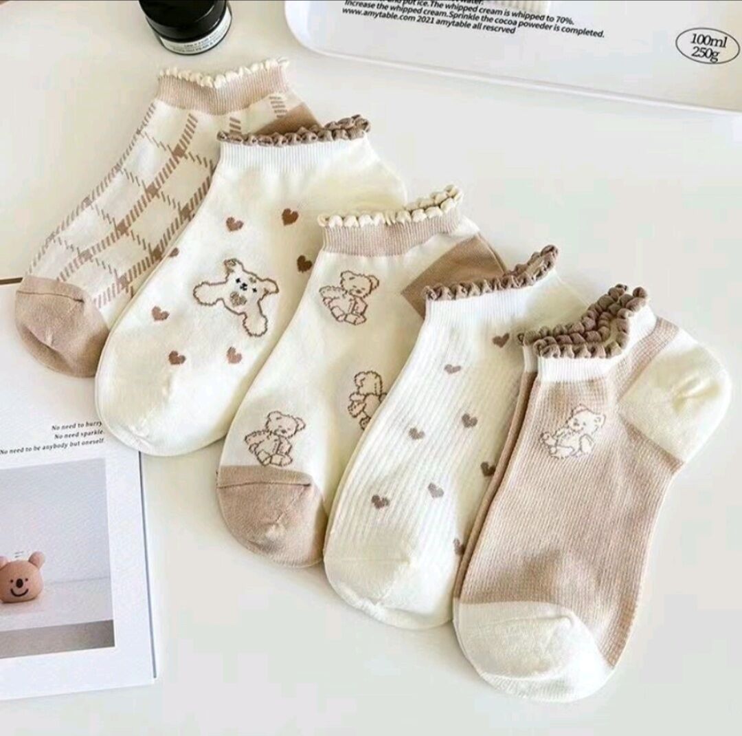 Tất vớ hình gấu nâu dễ thương có bèo cổ