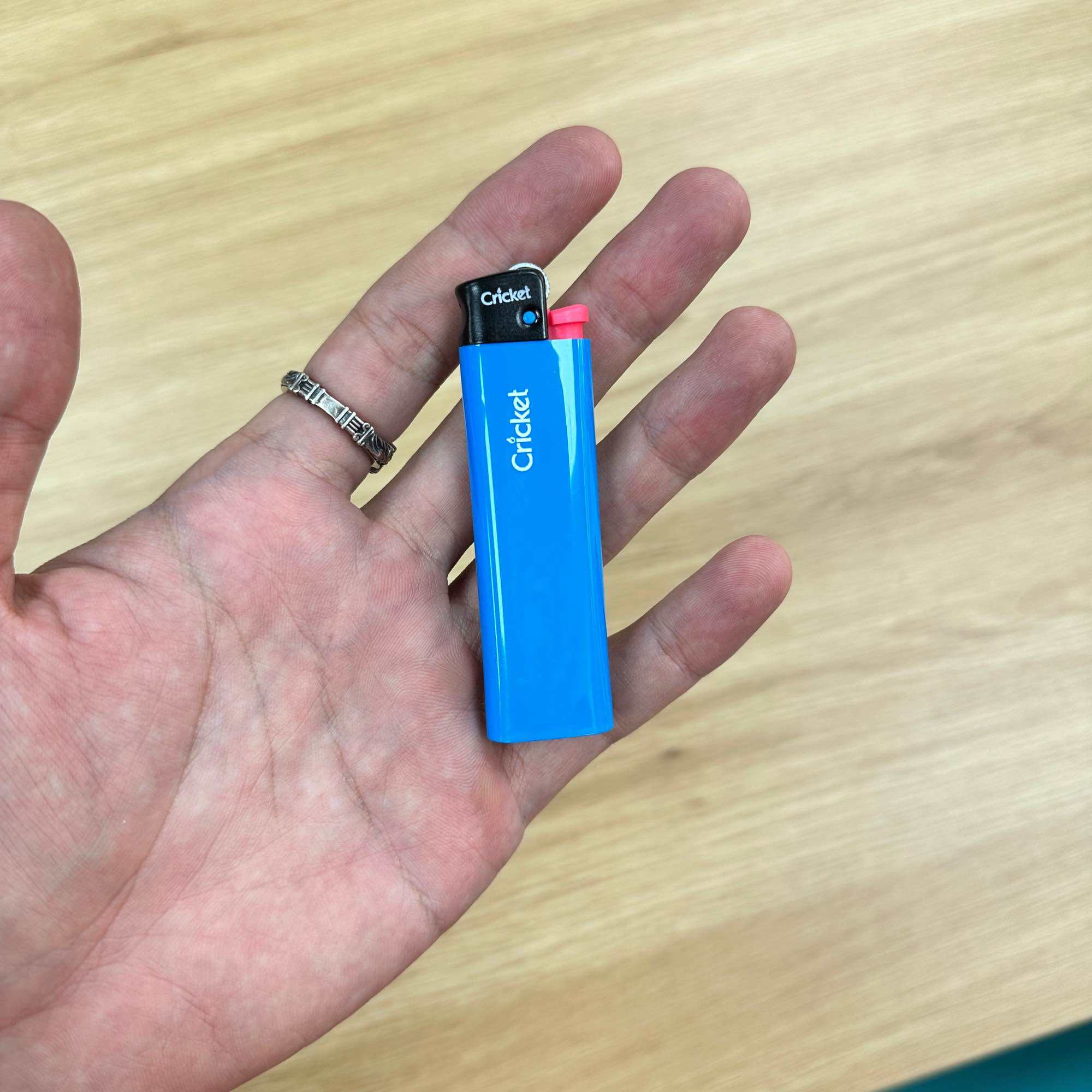 Bật Lửa Cricket Original